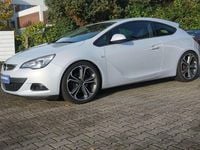Gebraucht Opel Astra GTC Edition 140 PS (102 kW) 2013 Seashell Coupé