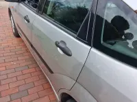 Usado Ford Focus 75 CV (55 kW) 2002 Plateado Familiar