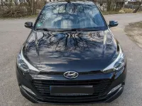 Gebraucht Hyundai i20 101 PS (74 kW) 2017 Schwarz Limousine
