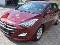 Gebraucht Hyundai i30 Classic 101 PS (74 kW) 2016 Rot Limousine