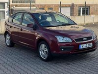 Gebraucht Ford Focus Ghia 101 PS (74 kW) 2006 Rot Kleinwagen