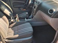 Gebraucht Ford Focus 109 PS (80 kW) 2009 Silber Limousine