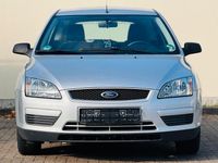 Gebraucht Ford Focus Trend 101 PS (74 kW) 2005 Silber Kombi