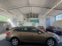 Gebraucht Opel Astra Edition 165 PS (121 kW) 2012 Champagner (m2) Kombi