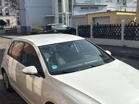 Gebraucht VW Golf VII 110 PS (80 kW) 2015 Weiß Kleinwagen