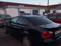 Gebraucht BMW 318 143 PS (105 kW) 2007 Schwarz Limousine