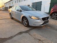Gebraucht Volvo V40 Momentum 114 PS (83 kW) 2013 Blau Limousine