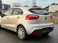 Gebraucht Kia Rio Edition 7 86 PS (63 kW) 2012 Brilliantsilber met. Limousine