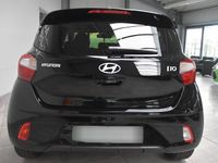 Neu Hyundai i10 Advanced 79 PS (58 kW) 2025 Schwarz metallic Kleinwagen