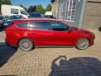 Gebraucht Ford Focus Titanium 120 PS (88 kW) 2019 Rot Limousine
