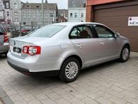 Gebraucht VW Jetta 105 PS (77 kW) 2010 Silber Limousine
