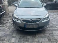 Gebraucht Opel Astra Edition 140 PS (102 kW) 2010 Silber Kleinwagen