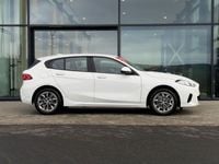 Nowe BMW 120 Performance 170 KM (125 kW) 2025 Biały Hatchback
