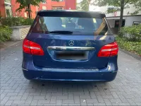 Gebraucht Mercedes B180 122 PS (89 kW) 2012 Blau Kleinwagen