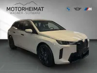 Neu BMW iX M Sport 300 kW (408 PS) 2025 Dune grey SUV