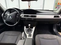 Gebraucht BMW 320 184 PS (135 kW) 2011 Schwarz Kombi