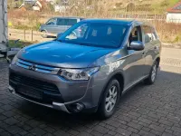 Begagnad Mitsubishi Outlander 150 HK (110 kW) 2014 Grå SUV