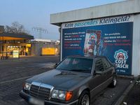 Gebraucht Mercedes E220 150 PS (110 kW) 1993 Grau Limousine