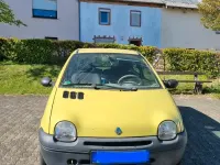 Używany Renault Twingo 58 KM (42 kW) 2001 Żółty Hatchback