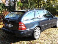 Gebraucht Mercedes C220 Avantgarde 143 PS (105 kW) 2002 Schwarz metallic Kombi