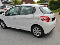 Gebraucht Peugeot 208 Active 82 PS (60 kW) 2012 Weiß Kleinwagen