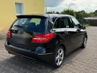 Gebraucht Mercedes B180 122 PS (89 kW) 2013 Schwarz Kleinwagen