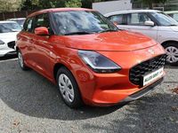 Neu Suzuki Swift 83 PS (61 kW) 2025 Rot Kleinwagen