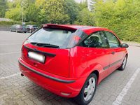 Gebraucht Ford Focus 100 PS (73 kW) 2002 Rot Kleinwagen