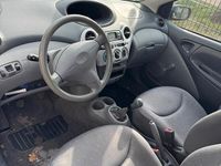 Gebraucht Toyota Yaris 68 PS (50 kW) 2000 Grau Limousine