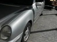 Second-hand Mercedes E220 143 CP (105 kW) 2000 Argintiu Berlinǎ