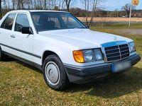 Second-hand Mercedes E230 132 CP (97 kW) 1987 Alb Berlinǎ