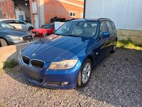 Gebraucht BMW 320 170 PS (125 kW) 2011 Blau Kombi