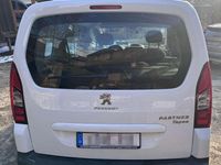 Gebraucht Peugeot TePee Active 98 PS (72 kW) 2015 Weiß Kombi