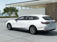 Gebraucht BMW 530e Sport Line 299 PS (219 kW) 2024 Alpinweiß uni Kombi