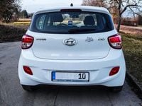 Gebraucht Hyundai i10 Classic 67 PS (49 kW) 2015 Weiß Kleinwagen