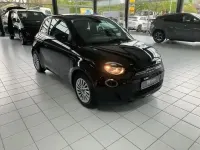 Gebraucht Fiat 500e Action 69 kW (95 PS) 2023 Onyx schwarz) (schwarz Kleinwagen