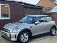 Usado Mini Cooper Essential 136 CV (100 kW) 2023 Plateado Utilitario