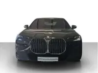 Gebraucht BMW 740 299 PS (219 kW) 2025 Grau Limousine