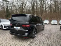 Gebraucht VW Multivan Life 150 PS (110 kW) 2025 Deep black perleffekt Van / Kleinbus