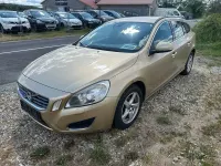 Gebraucht Volvo V60 Momentum 163 PS (119 kW) 2011 Gold Kombi