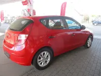 Gebraucht Hyundai i30 Classic 109 PS (80 kW) 2010 Rot Limousine