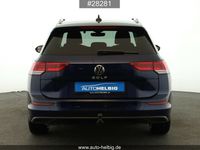 Gebraucht VW Golf VIII Life 150 PS (110 kW) 2023 Atlantik blue metallic Kombi