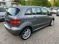 Gebraucht Mercedes B180 Avantgarde 116 PS (85 kW) 2010 Grau Van / Kleinbus