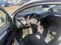 Second-hand Opel Astra 140 CP (102 kW) 2006 Argintiu Berlinǎ