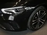 Gebraucht Mercedes CLA180 Progressive 136 PS (100 kW) 2024 Metalliclack kosmosschwarz Limousine