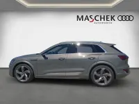 Gebraucht Audi SQ8 e-tron Sport 369 kW (503 PS) 2024 Chronosgrau metallic SUV