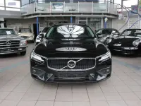 Gebraucht Volvo V60 Momentum 197 PS (144 kW) 2021 Schwarz Kombi