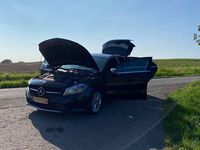 Gebraucht Mercedes A180 Urban 109 PS (80 kW) 2017 Schwarz Limousine