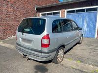 Second-hand Opel Zafira 125 CP (91 kW) 2003 Argintiu Monovolum