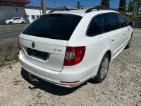 Używany Skoda Superb Elegance 140 KM (102 kW) 2012 Biały Kombi
